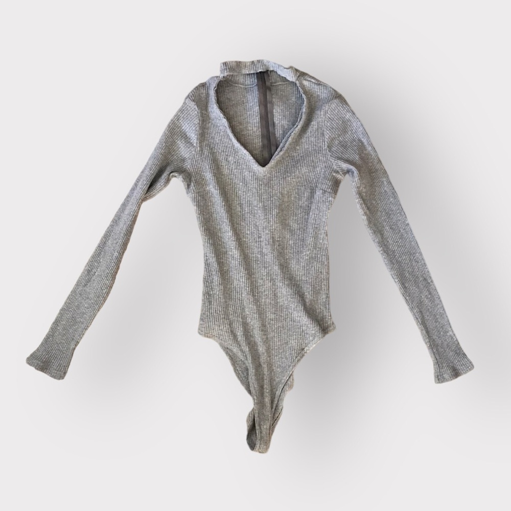 Heather grey ribbed size small long sleeve high cut v open neck bodysuit